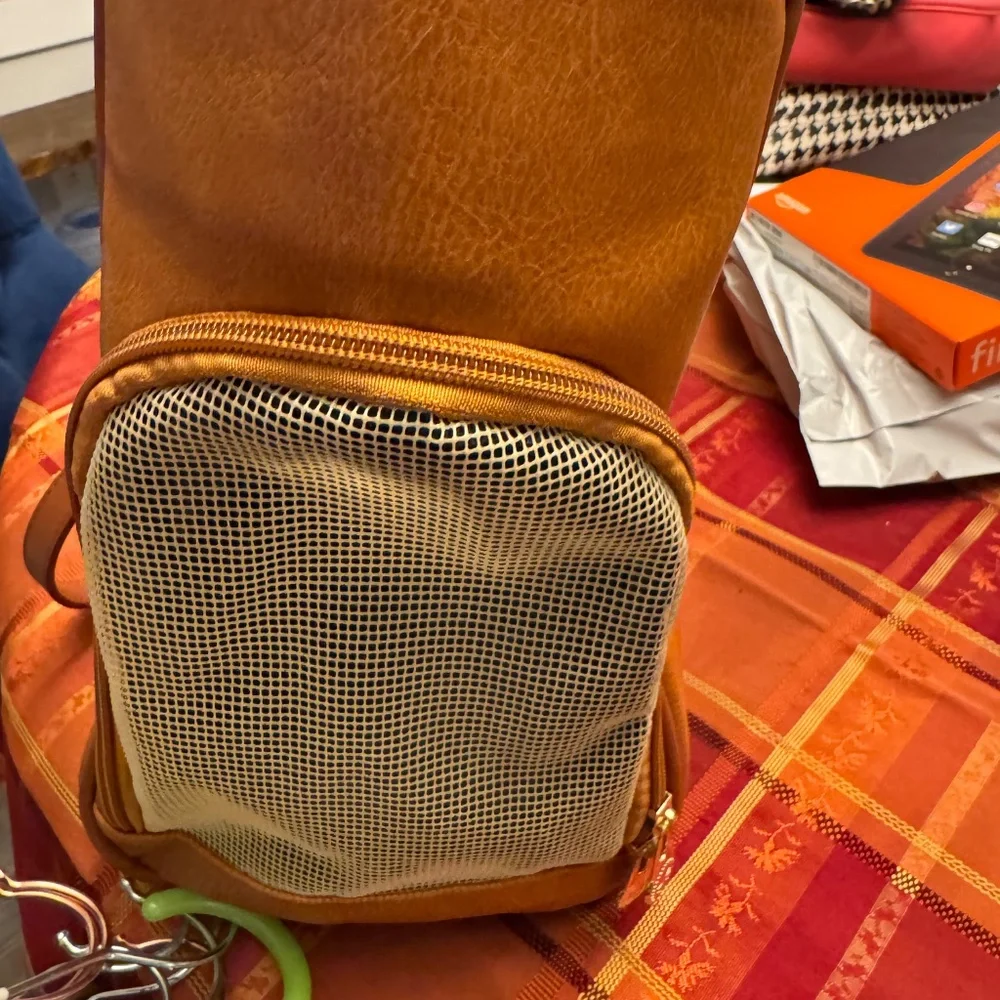 Lasaviin Leather Pet Carrier